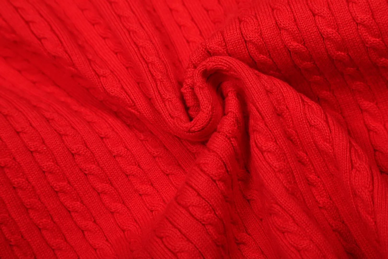 P310 Top quality" Style number: DS501# (not off the shelves all year round) [Ralph Lauren small twist solid color pony embroidered logo full zipper hooded jacket] ✅Ralph Lauren old money style classic basic versatile goddess style small twist zipper hooded jacket ✅Main supplier platform live broadcast Wholesale entity Replenish when out of stock Not off the shelf ✅ZP quality 1:1 version Scan the code to enter the GF website Counter quality ✅Customized zipper color is the same The full zipper stitching hood is very complicated. The small twist process takes a long time and the cost is extremely high. ✅The quality of the details is the only one in Guangzhou. Imported quality cotton yarn, focusing on high-end, cost-effective, good quality. Needless to say, the goddess’s upper body is really amazing, so sweet, so beautiful. This coat is really good-looking. Navy blue, apricot, pink, yellow, purple, light blue, Chinese red